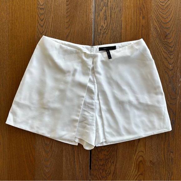 BCBGMaxAzria Pants - BCBGMaxAzria Elegant White Women's Skorts